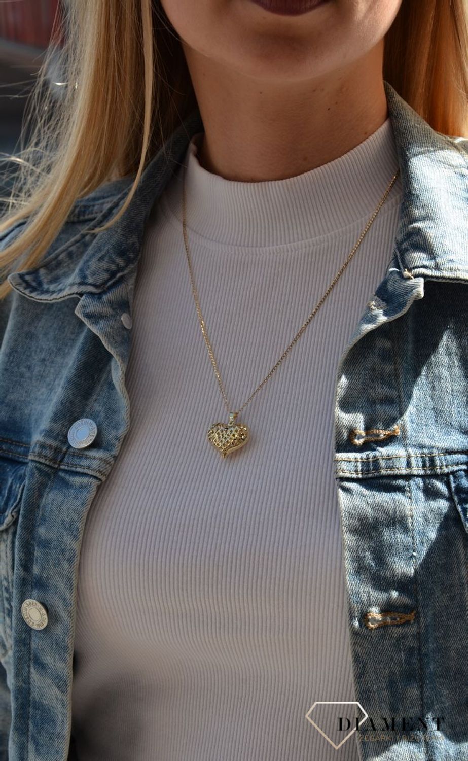 Złoty wisiorek na łańcuszek o ponadczasowej formie serca, wykonany z 8-karatowego złota to biżuteria symbolizująca głęboką miłość i oddanie..jpg